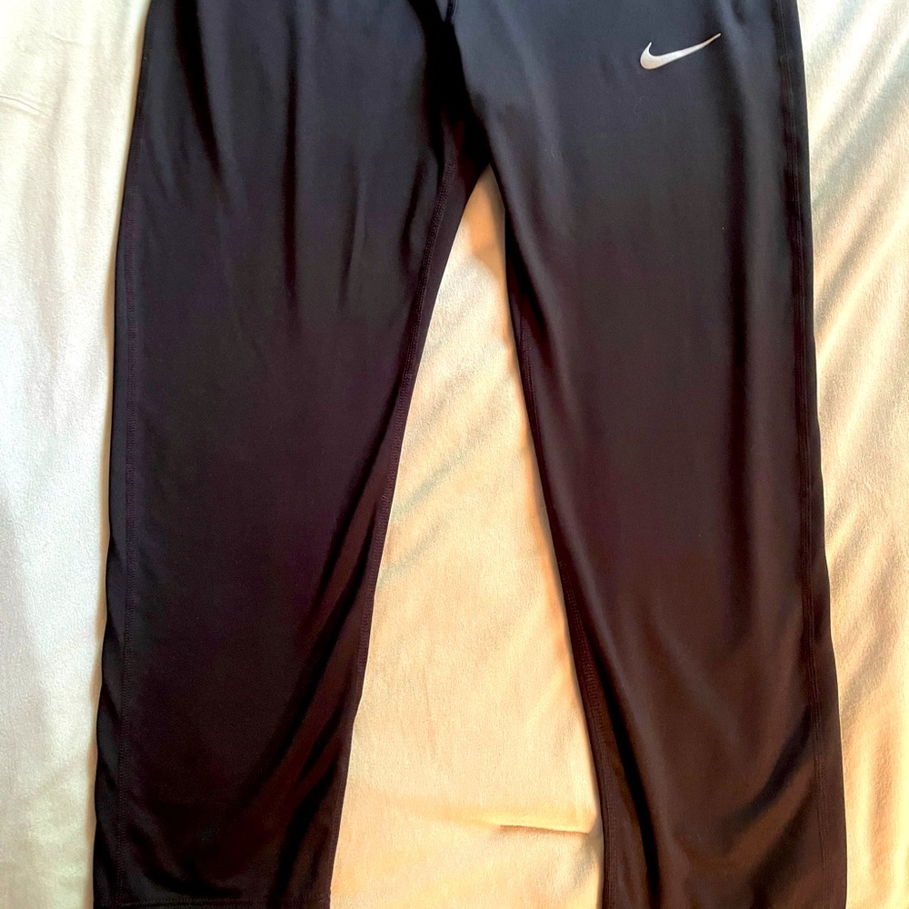 Nike Dry-fit Women”s Capri Workout pants. Size XL